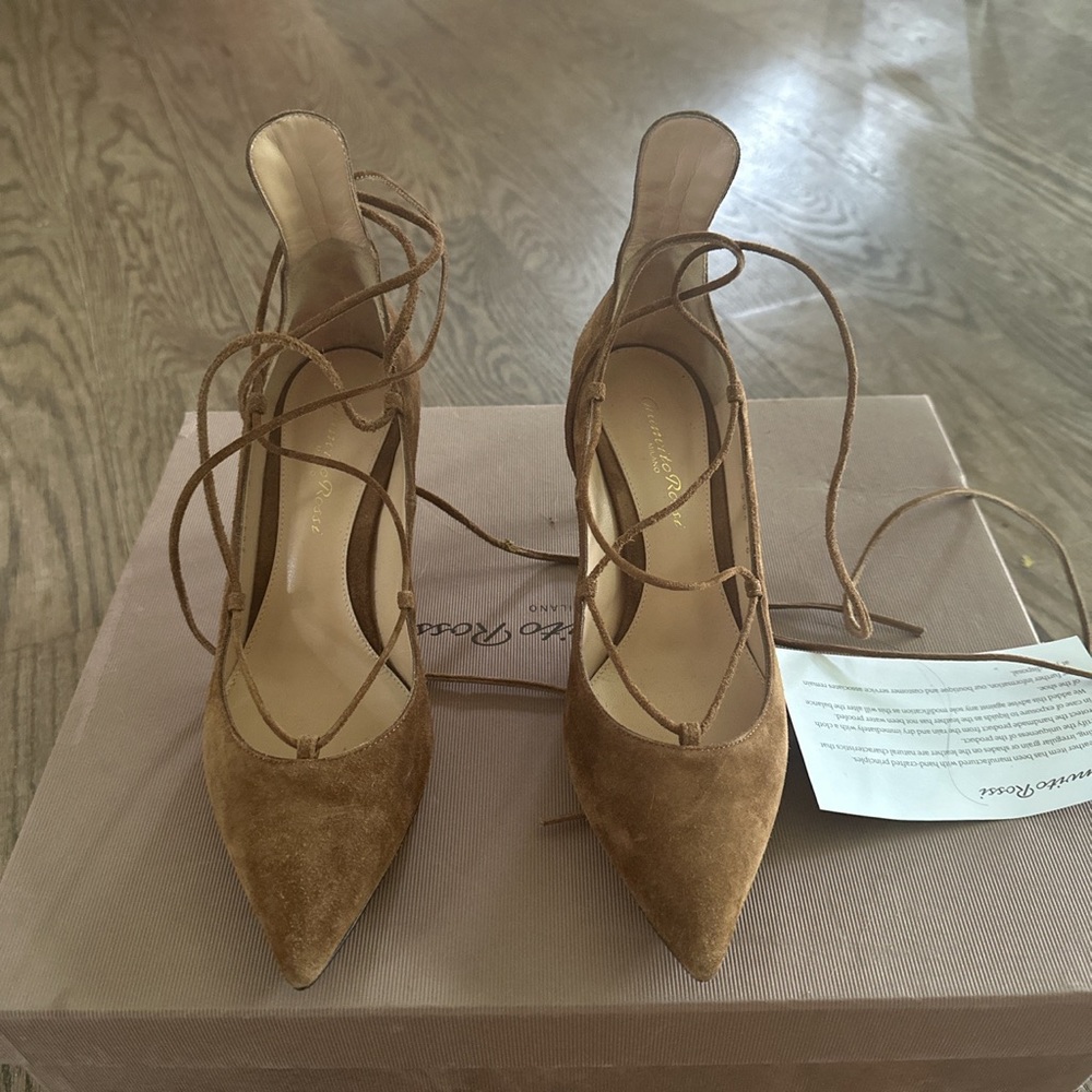 Gianvito Rossi Brown Lace-up pumps in size 36(IT), US 6 in very good condition